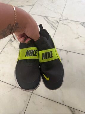 Nike Kids Slip-On Sneakers in Black and Neon Yellow-Green